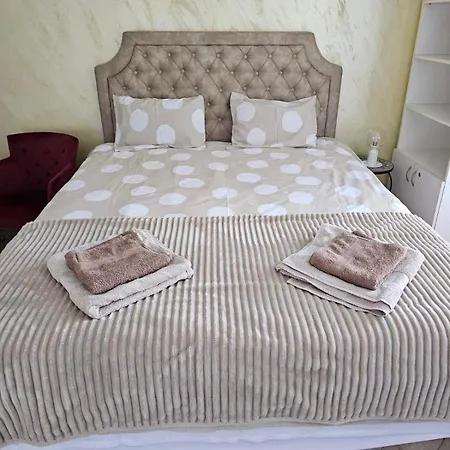 Modern - Quiet Street * ベオグラード