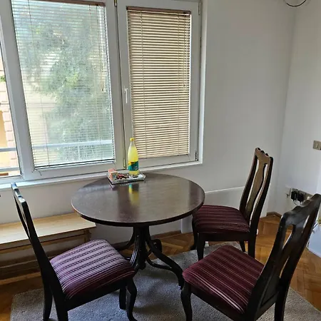 Modern - Quiet Street Apartment Belgrade